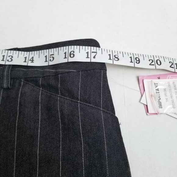 Larry Levine Stretch Capri Pants Size 12 Black Pinstripe Academia Office Career - Picture 8 of 11